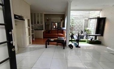 RUMAH DALAM KOMPLEK BUAHBATU MENGGER SIAP HUNI 2 LANTAI DI PUSAT KOTA BANDUNG