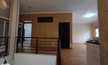 RUMAH DALAM KOMPLEK BUAHBATU MENGGER SIAP HUNI 2 LANTAI DI PUSAT KOTA BANDUNG