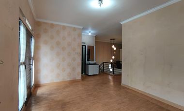 RUMAH DALAM KOMPLEK BUAHBATU MENGGER SIAP HUNI 2 LANTAI DI PUSAT KOTA BANDUNG