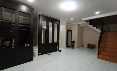 RUMAH DALAM KOMPLEK BUAHBATU MENGGER SIAP HUNI 2 LANTAI DI PUSAT KOTA BANDUNG