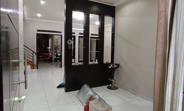 RUMAH DALAM KOMPLEK BUAHBATU MENGGER SIAP HUNI 2 LANTAI DI PUSAT KOTA BANDUNG