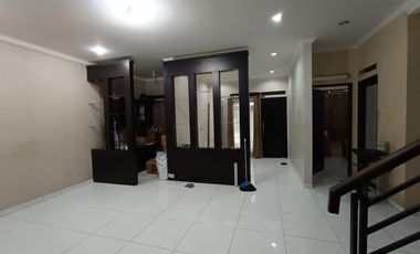 RUMAH DALAM KOMPLEK BUAHBATU MENGGER SIAP HUNI 2 LANTAI DI PUSAT KOTA BANDUNG