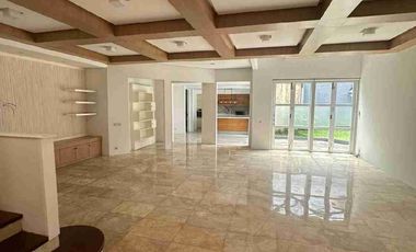 Disewakan rumah Luxury depan taman area Pondok Indah dekat JIS