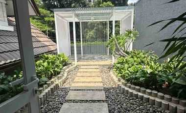 Disewakan rumah Luxury depan taman area Pondok Indah dekat JIS