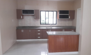 FOR RENT 5BR WITH PARKING HOUSE AND LOT IN MERVILLE PARK