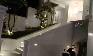 Disewakan rumah Luxury dengan Swimming Pool area Pondok Indah