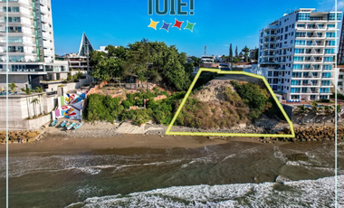 Terreno frente al mar para edificio de hasta 22 pisos en Manta