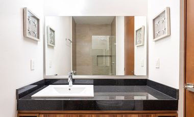 CASA de 3 niveles y rooftop con jacuzzi EL cielo residencial