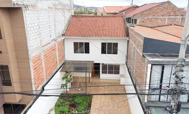 Casa de venta Sector Narancay atras del super stock cerca al colegio Borja Cuenca Ecuador.