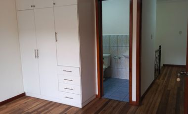 Casa de venta Sector Narancay atras del super stock cerca al colegio Borja Cuenca Ecuador.