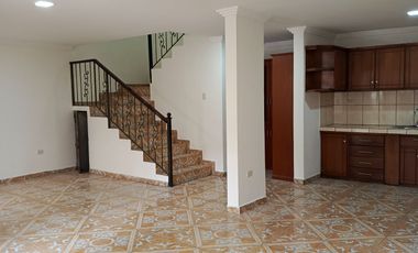 Casa de venta Sector Narancay atras del super stock cerca al colegio Borja Cuenca Ecuador.