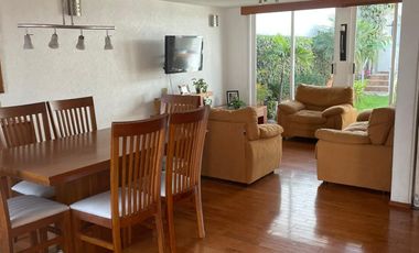 Excelente Casa, muy bien ubicada.