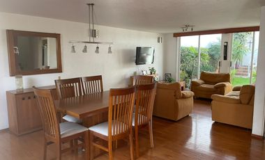 Excelente Casa, muy bien ubicada.