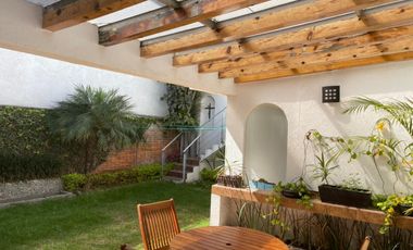 Excelente Casa, muy bien ubicada.