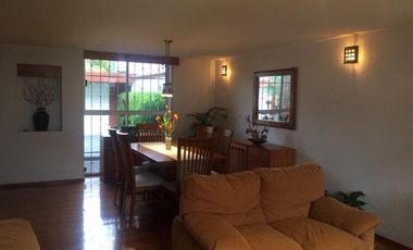 Excelente Casa, muy bien ubicada.