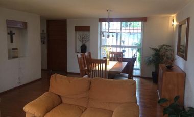 Excelente Casa, muy bien ubicada.