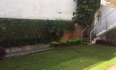 Excelente Casa, muy bien ubicada.