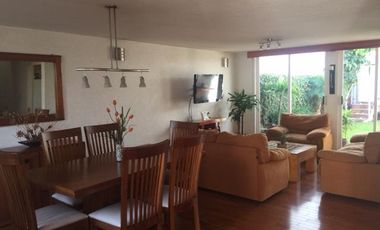 Excelente Casa, muy bien ubicada.