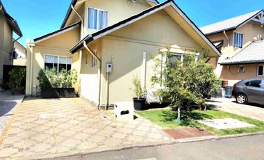 Estupenda casa en venta Laguna norte Valle Grande