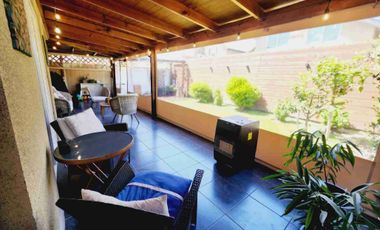 Estupenda casa en venta Laguna norte Valle Grande