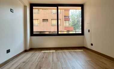 Se Vende Amplio Y Remodelado 2d+2b+estacion. Las Condes