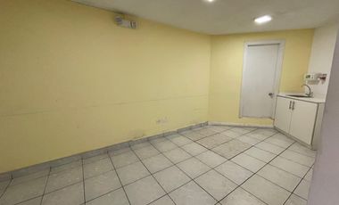 Renta de Local Comercial  en la Avenida 10 de Agosto . Quito , Ecuador.