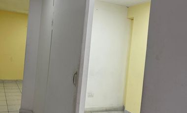 Renta de Local Comercial  en la Avenida 10 de Agosto . Quito , Ecuador.