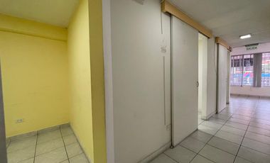 Renta de Local Comercial  en la Avenida 10 de Agosto . Quito , Ecuador.