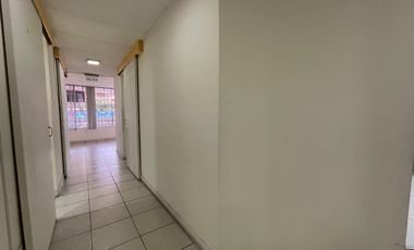 Renta de Local Comercial  en la Avenida 10 de Agosto . Quito , Ecuador.