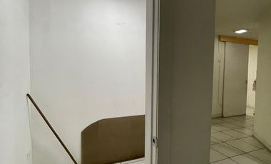 Renta de Local Comercial  en la Avenida 10 de Agosto . Quito , Ecuador.