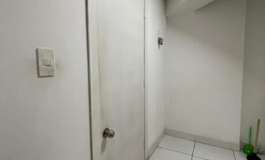 Renta de Local Comercial  en la Avenida 10 de Agosto . Quito , Ecuador.