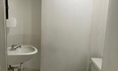 Renta de Local Comercial  en la Avenida 10 de Agosto . Quito , Ecuador.