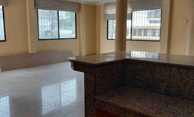 Alborada X, alquiler amplio departamento 1er piso alto, zona cerrada, 2 dormitorios 1 parqueo