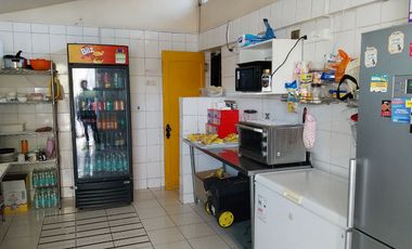 Establecimiento 14 dormitorios y 14 baños para uso motel o arriendo de habitaciones en Recoleta