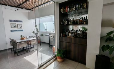 EXCLUSIVO TRIPLEX EN CAYMA CON ASCENSOR Y COCHERA