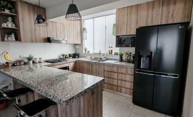 EXCLUSIVO TRIPLEX EN CAYMA CON ASCENSOR Y COCHERA