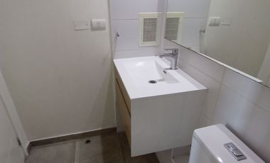 Dpto. 2 Dorm / 1 Baño / 1 Est./ 1 Bodega.-San Isidro, Santiago Centro.-