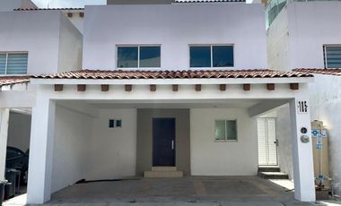 Casa en RENTA En Pachuca. Con 3 habitaciones, baños nuevos, zona segura. BONANZA