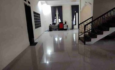 DIJUAL CEPAT RUMAH 2.5 LANTAI DICIBEUREM CIMAHI SELATAN