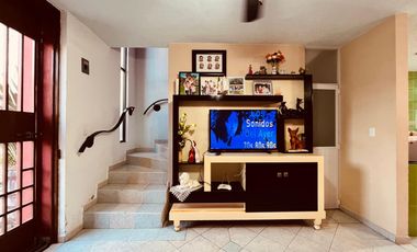 VENTA DE CASA SOLA DE DOS NIVELES EN CUAUTLA, MORELOS.