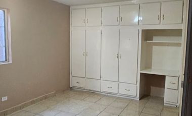 Casa en jardines del lago