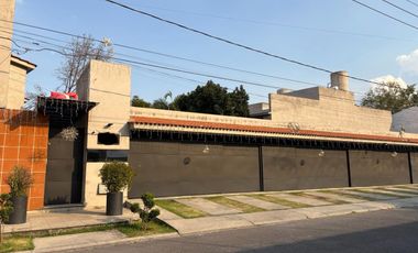 Descubre Esta Impresionante Casa De Lujo, Bien Iluminada Y Con Espacios De Diseño Únicos , Diseñada Para Ofrecer Un Estilo De Vida Excepcional.