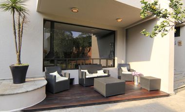 Descubre Esta Impresionante Casa De Lujo, Bien Iluminada Y Con Espacios De Diseño Únicos , Diseñada Para Ofrecer Un Estilo De Vida Excepcional.