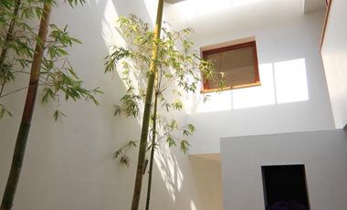 Descubre Esta Impresionante Casa De Lujo, Bien Iluminada Y Con Espacios De Diseño Únicos , Diseñada Para Ofrecer Un Estilo De Vida Excepcional.