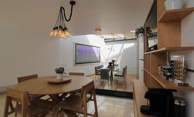 Descubre Esta Impresionante Casa De Lujo, Bien Iluminada Y Con Espacios De Diseño Únicos , Diseñada Para Ofrecer Un Estilo De Vida Excepcional.