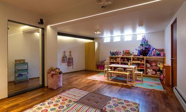 Descubre Esta Impresionante Casa De Lujo, Bien Iluminada Y Con Espacios De Diseño Únicos , Diseñada Para Ofrecer Un Estilo De Vida Excepcional.