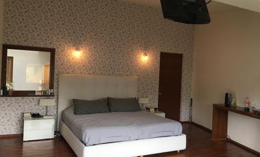 Descubre Esta Impresionante Casa De Lujo, Bien Iluminada Y Con Espacios De Diseño Únicos , Diseñada Para Ofrecer Un Estilo De Vida Excepcional.