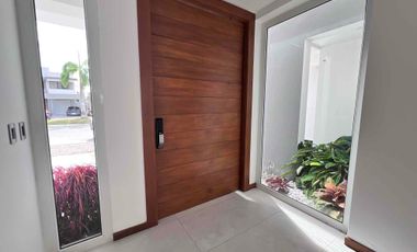 En Alquiler linda casa en Urb Portofino, km 11.5 vía a la Costa