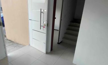 Alquilo casa de dos plantas, 3 habitaciones en villas del Rey, Etapa Arturo