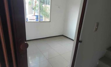 Alquilo casa de dos plantas, 3 habitaciones en villas del Rey, Etapa Arturo